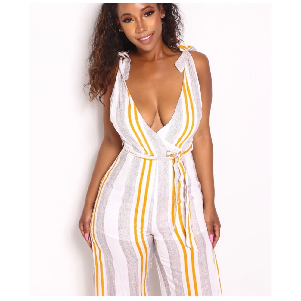 Plunge jumpsuit 💛